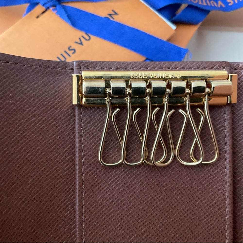 Louis Vuitton Key Holder w/ Gift Box & Dust Bag - Picture 4 of 12